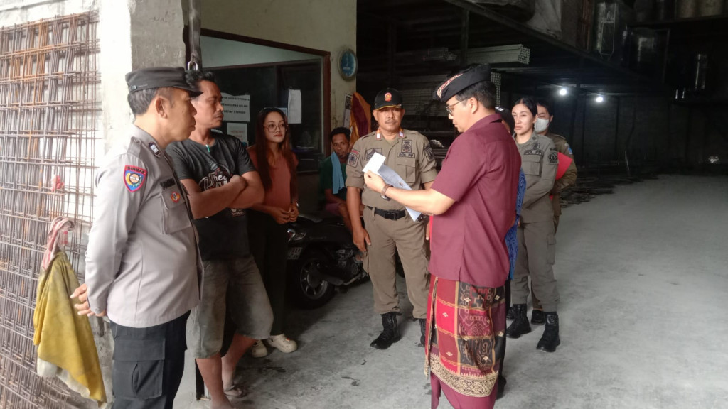 Penindakan Parkir Truk Sembarangan di LC Muding Kaja